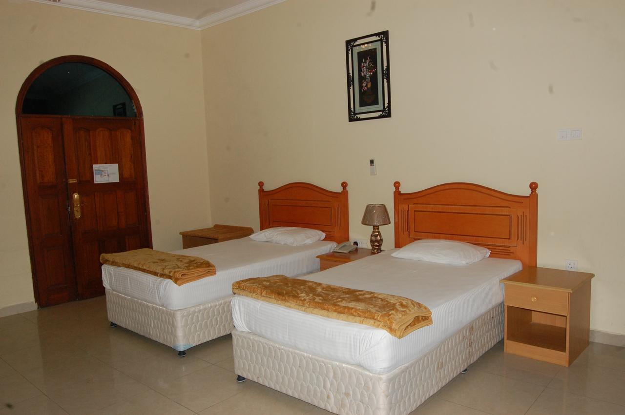 Al Amwaj Hotel Sharjah Bagian luar foto