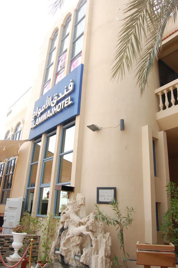 Al Amwaj Hotel Sharjah Bagian luar foto
