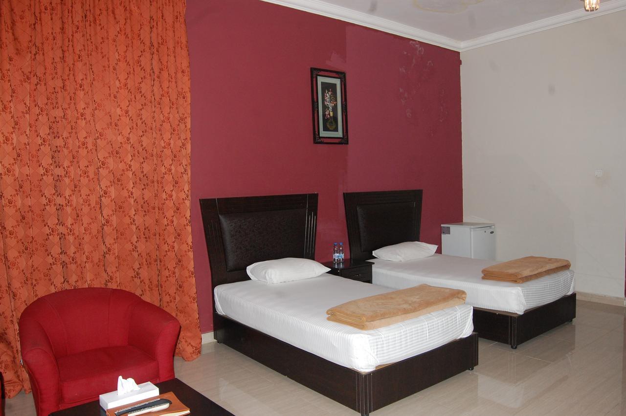 Al Amwaj Hotel Sharjah Bagian luar foto