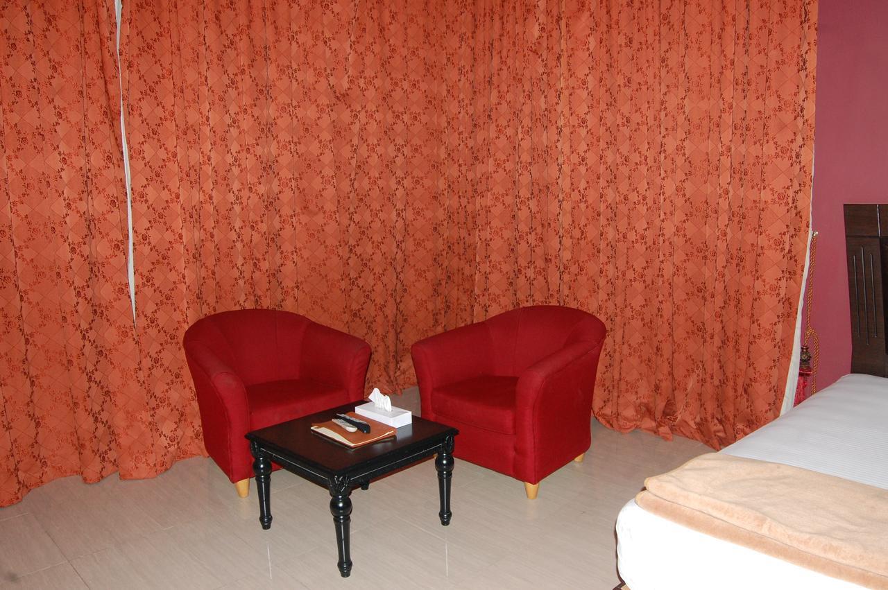 Al Amwaj Hotel Sharjah Bagian luar foto