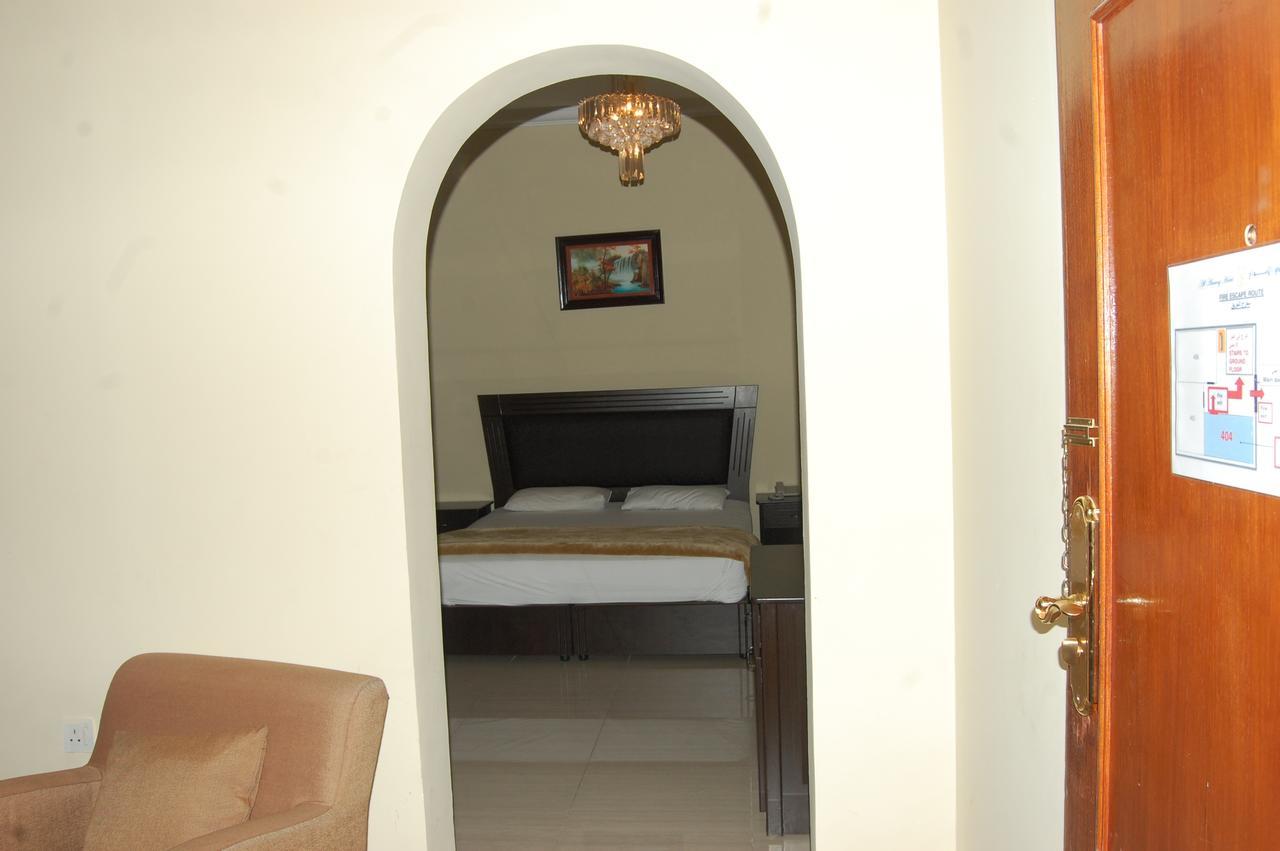 Al Amwaj Hotel Sharjah Bagian luar foto
